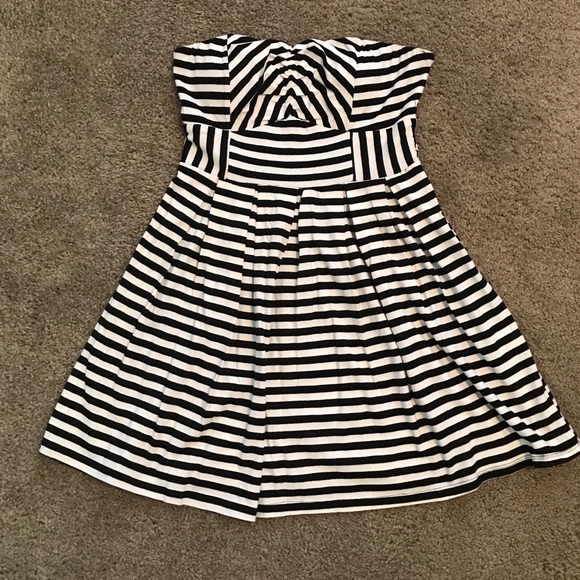 Dresses & Skirts - Charlotte Russe Strapless Dress